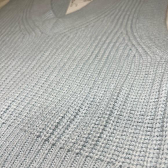 H&M Light Blue Sleeveless Sweater - Picture 2 of 8